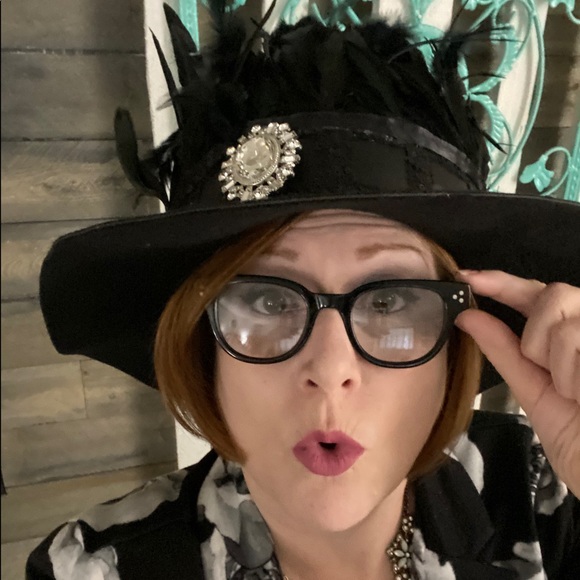 Meet your Posher, Monica - Picture 2 of 2